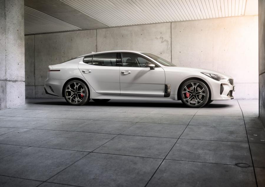 Kia Stinger GT (CK) 2017 года  (WW) (фото 12 из 106)